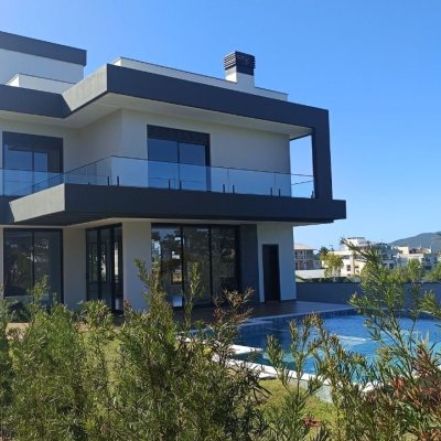 Casa em Condomínio com 398m², 4 quartos, 4 suítes, 2 garagens, no bairro Ingleses em Florianópolis