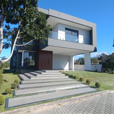 Casa em Condomínio com 398m², 4 quartos, 4 suítes, 2 garagens, no bairro Ingleses em Florianópolis