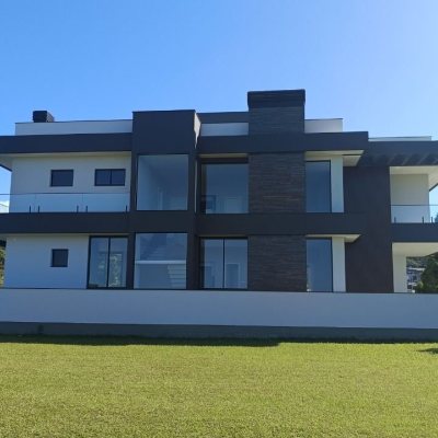 Casa em Condomínio com 398m², 4 quartos, 4 suítes, 2 garagens, no bairro Ingleses em Florianópolis