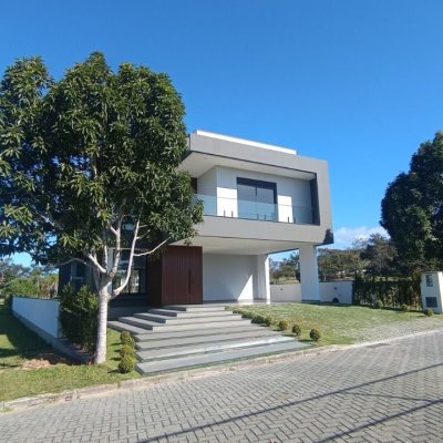 Casa em Condomínio com 398m², 4 quartos, 4 suítes, 2 garagens, no bairro Ingleses em Florianópolis