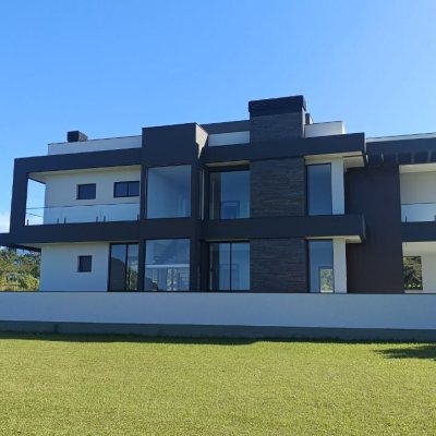 Casa em Condomínio com 398m², 4 quartos, 4 suítes, 2 garagens, no bairro Ingleses em Florianópolis