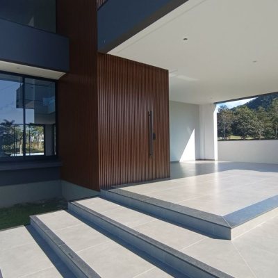 Casa em Condomínio com 398m², 4 quartos, 4 suítes, 2 garagens, no bairro Ingleses em Florianópolis