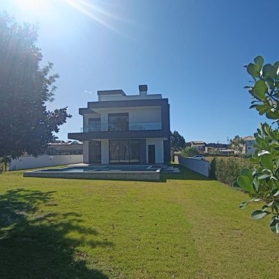 Casa em Condomínio com 398m², 4 quartos, 4 suítes, 2 garagens, no bairro Ingleses em Florianópolis