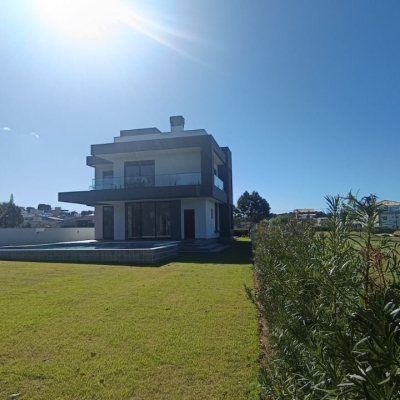 Casa em Condomínio com 398m², 4 quartos, 4 suítes, 2 garagens, no bairro Ingleses em Florianópolis