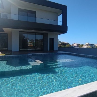 Casa em Condomínio com 398m², 4 quartos, 4 suítes, 2 garagens, no bairro Ingleses em Florianópolis