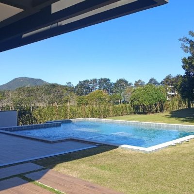 Casa em Condomínio com 398m², 4 quartos, 4 suítes, 2 garagens, no bairro Ingleses em Florianópolis