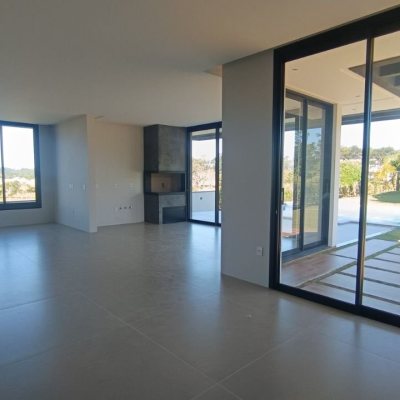 Casa em Condomínio com 398m², 4 quartos, 4 suítes, 2 garagens, no bairro Ingleses em Florianópolis
