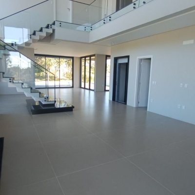 Casa em Condomínio com 398m², 4 quartos, 4 suítes, 2 garagens, no bairro Ingleses em Florianópolis
