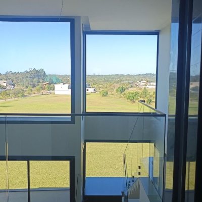 Casa em Condomínio com 398m², 4 quartos, 4 suítes, 2 garagens, no bairro Ingleses em Florianópolis