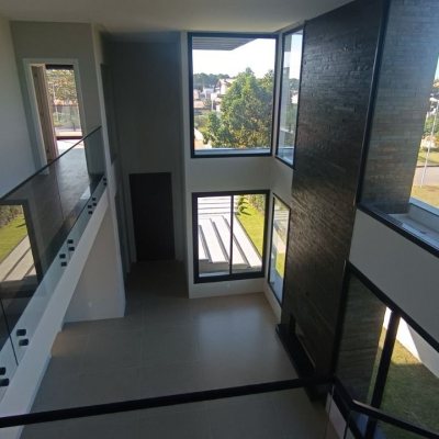 Casa em Condomínio com 398m², 4 quartos, 4 suítes, 2 garagens, no bairro Ingleses em Florianópolis