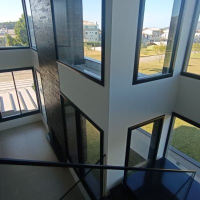 Casa em Condomínio com 398m², 4 quartos, 4 suítes, 2 garagens, no bairro Ingleses em Florianópolis
