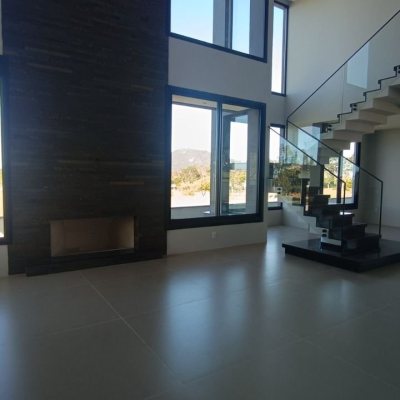 Casa em Condomínio com 398m², 4 quartos, 4 suítes, 2 garagens, no bairro Ingleses em Florianópolis