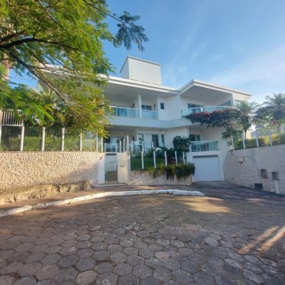 Casa Residencial com 475m², 7 quartos, 7 suítes, 8 garagens, no bairro Canasvieiras em Florianópolis