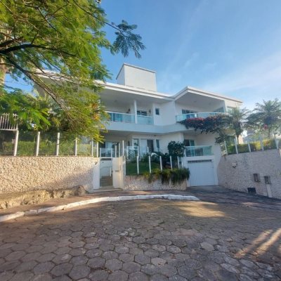 Casa Residencial com 475m², 7 quartos, 7 suítes, 8 garagens, no bairro Canasvieiras em Florianópolis