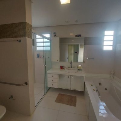 Casa Residencial com 475m², 7 quartos, 7 suítes, 8 garagens, no bairro Canasvieiras em Florianópolis