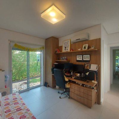 Casa Residencial com 475m², 7 quartos, 7 suítes, 8 garagens, no bairro Canasvieiras em Florianópolis