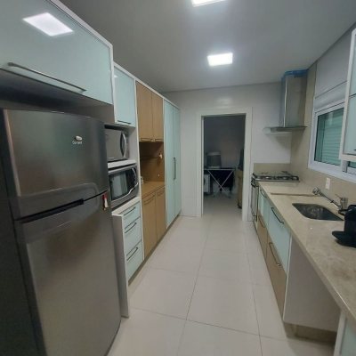 Casa Residencial com 475m², 7 quartos, 7 suítes, 8 garagens, no bairro Canasvieiras em Florianópolis