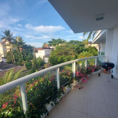 Casa Residencial com 475m², 7 quartos, 7 suítes, 8 garagens, no bairro Canasvieiras em Florianópolis