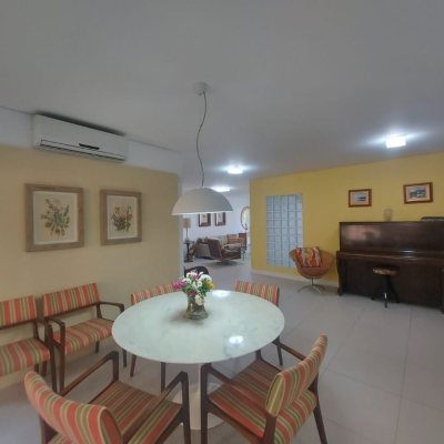 Casa Residencial com 475m², 7 quartos, 7 suítes, 8 garagens, no bairro Canasvieiras em Florianópolis