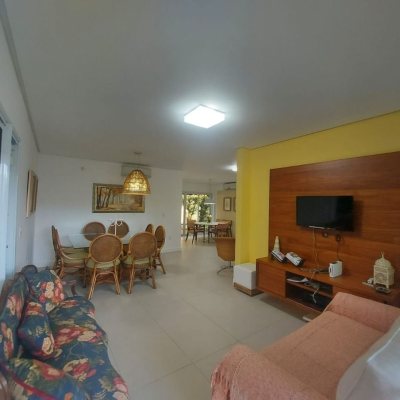 Casa Residencial com 475m², 7 quartos, 7 suítes, 8 garagens, no bairro Canasvieiras em Florianópolis