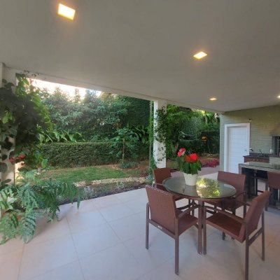 Casa Residencial com 475m², 7 quartos, 7 suítes, 8 garagens, no bairro Canasvieiras em Florianópolis