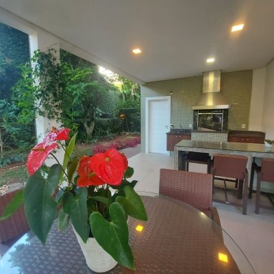 Casa Residencial com 475m², 7 quartos, 7 suítes, 8 garagens, no bairro Canasvieiras em Florianópolis