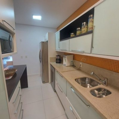 Casa Residencial com 475m², 7 quartos, 7 suítes, 8 garagens, no bairro Canasvieiras em Florianópolis