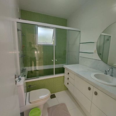 Casa Residencial com 475m², 7 quartos, 7 suítes, 8 garagens, no bairro Canasvieiras em Florianópolis