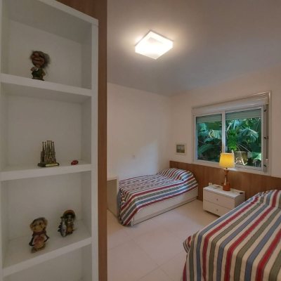 Casa Residencial com 475m², 7 quartos, 7 suítes, 8 garagens, no bairro Canasvieiras em Florianópolis