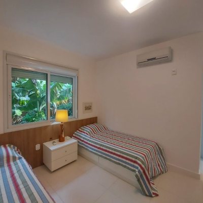 Casa Residencial com 475m², 7 quartos, 7 suítes, 8 garagens, no bairro Canasvieiras em Florianópolis