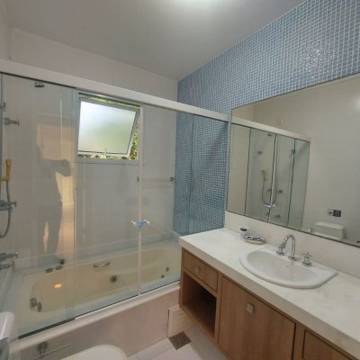 Casa Residencial com 475m², 7 quartos, 7 suítes, 8 garagens, no bairro Canasvieiras em Florianópolis