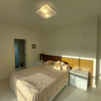 Casa Residencial com 475m², 7 quartos, 7 suítes, 8 garagens, no bairro Canasvieiras em Florianópolis