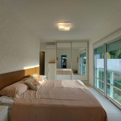 Casa Residencial com 475m², 7 quartos, 7 suítes, 8 garagens, no bairro Canasvieiras em Florianópolis