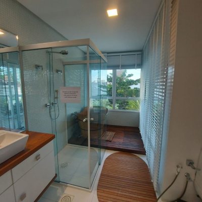 Casa Residencial com 475m², 7 quartos, 7 suítes, 8 garagens, no bairro Canasvieiras em Florianópolis