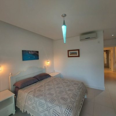 Casa Residencial com 475m², 7 quartos, 7 suítes, 8 garagens, no bairro Canasvieiras em Florianópolis