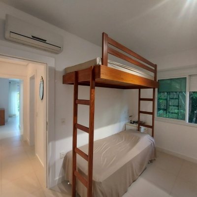 Casa Residencial com 475m², 7 quartos, 7 suítes, 8 garagens, no bairro Canasvieiras em Florianópolis