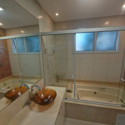 Casa Residencial com 475m², 7 quartos, 7 suítes, 8 garagens, no bairro Canasvieiras em Florianópolis