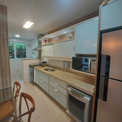 Casa Residencial com 475m², 7 quartos, 7 suítes, 8 garagens, no bairro Canasvieiras em Florianópolis