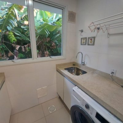 Casa Residencial com 475m², 7 quartos, 7 suítes, 8 garagens, no bairro Canasvieiras em Florianópolis