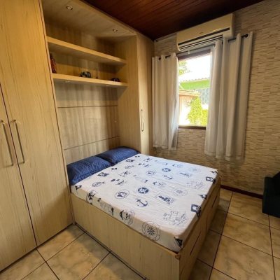 Casa Residencial com 239m², 4 quartos, 1 suíte, 4 garagens, no bairro Barreiros em São José