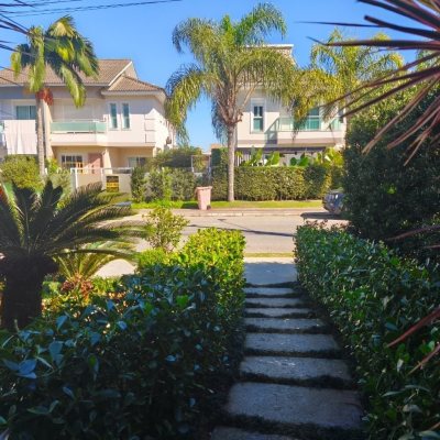 Sobrado Residencial com 200m², 3 quartos, 3 suítes, 2 garagens, no bairro Cachoeira Do Bom Jesus em Florianópolis