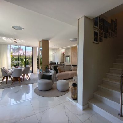 Sobrado Residencial com 200m², 3 quartos, 3 suítes, 2 garagens, no bairro Cachoeira Do Bom Jesus em Florianópolis