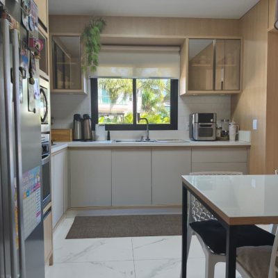 Sobrado Residencial com 200m², 3 quartos, 3 suítes, 2 garagens, no bairro Cachoeira Do Bom Jesus em Florianópolis