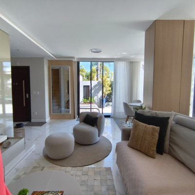 Sobrado Residencial com 200m², 3 quartos, 3 suítes, 2 garagens, no bairro Cachoeira Do Bom Jesus em Florianópolis