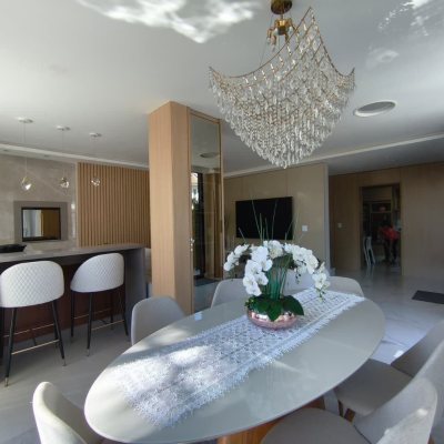 Sobrado Residencial com 200m², 3 quartos, 3 suítes, 2 garagens, no bairro Cachoeira Do Bom Jesus em Florianópolis