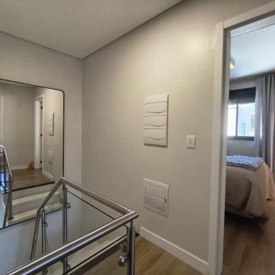 Sobrado Residencial com 200m², 3 quartos, 3 suítes, 2 garagens, no bairro Cachoeira Do Bom Jesus em Florianópolis