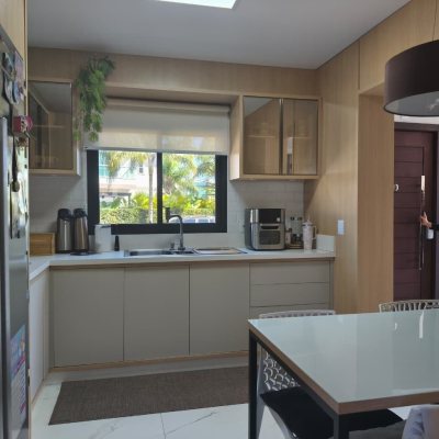 Sobrado Residencial com 200m², 3 quartos, 3 suítes, 2 garagens, no bairro Cachoeira Do Bom Jesus em Florianópolis