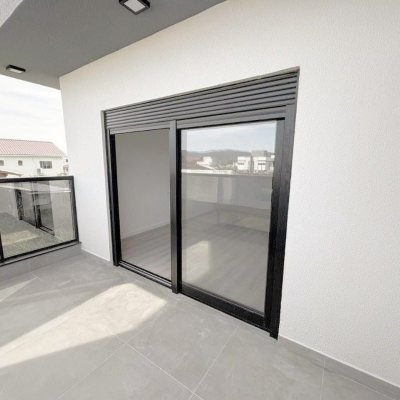 Casa Residencial com 131m², 3 quartos, 1 suíte, 2 garagens, no bairro Carianos em Florianópolis