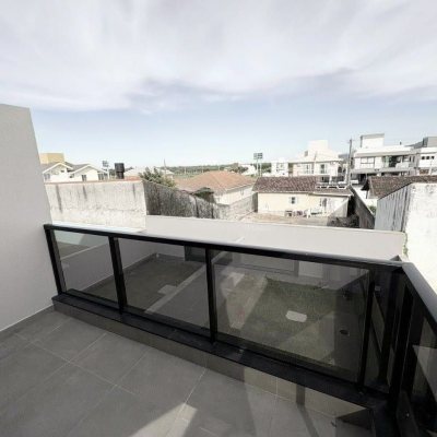 Casa Residencial com 131m², 3 quartos, 1 suíte, 2 garagens, no bairro Carianos em Florianópolis