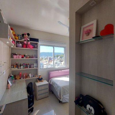 Apartamentos com 128m², 3 quartos, 1 suíte, 2 garagens, no bairro Agronômica em Florianópolis